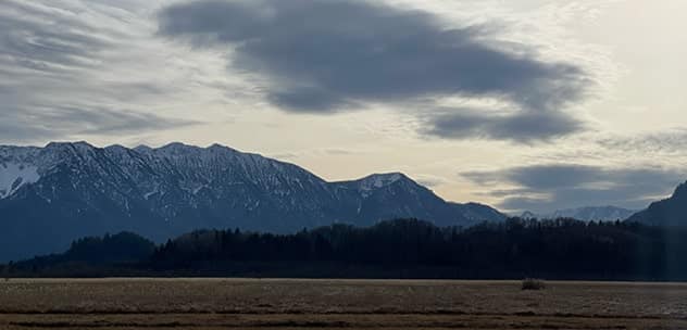 Landschaft mit Bergen
