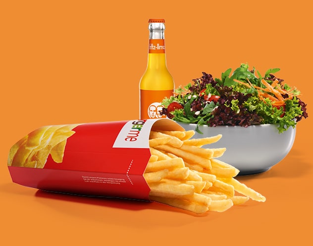 Pommes, Salat, Getränk